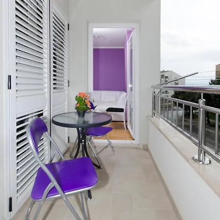 New Lily Apartment *